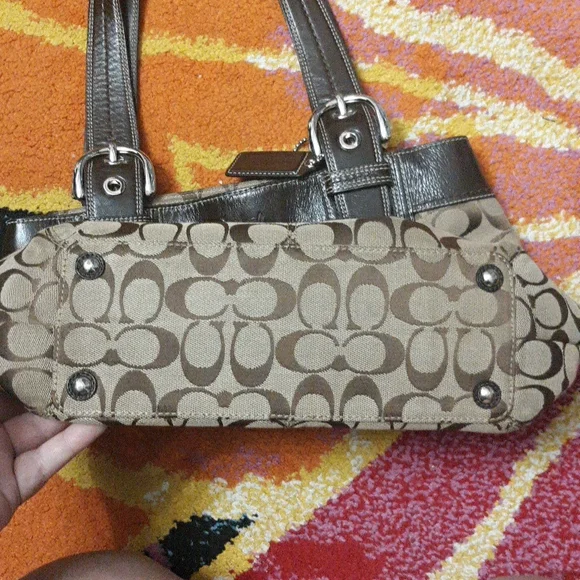 COACH SIGNATURE PLEATED BUCKLE TOTE F15047 - Picture 4 of 7